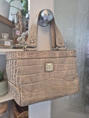 🤎 Dooney & Bourke Croc-Embossed Handbag – Beige 🤎